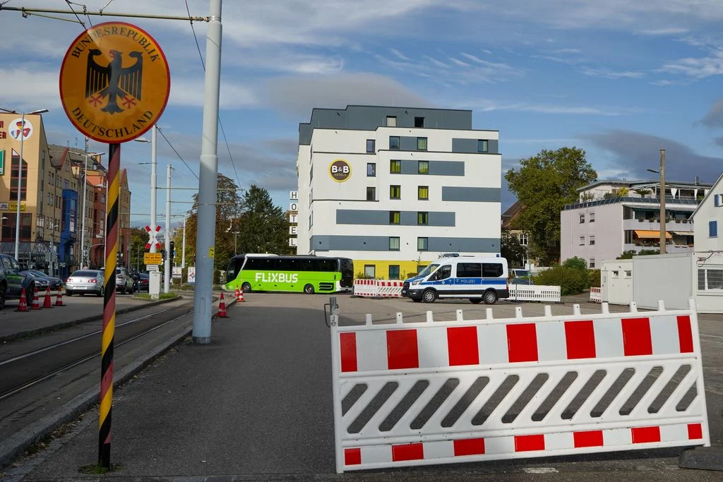2 Anne Klein Grenze Willkommen In Deutschland Anne Klein Ergebnis